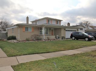 26905 Rochelle St, Dearborn Heights, MI 48127