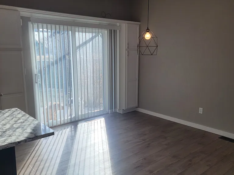 911 Foxtail Ct — Photo 6