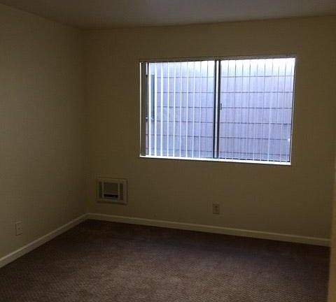 4th image of 2509 Judah St APT 203