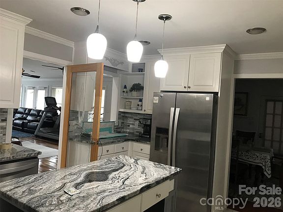 5th image of 7124 Ridge Lane Rd