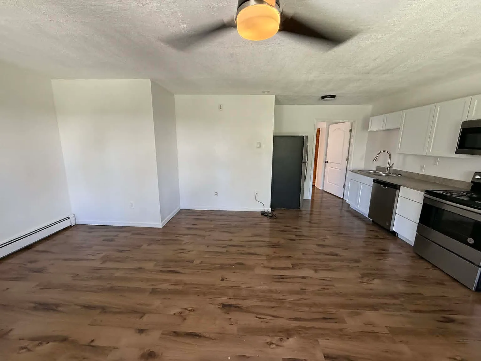 1 bed, 950 sqft, $1,775 — Photo 3