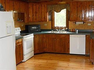 5th image of 422 Lucas St E