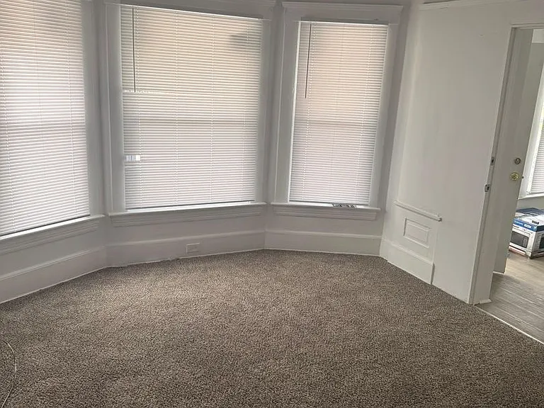 10817 Hull Ave — Photo 9