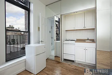 Rented by Barkoff Residential 