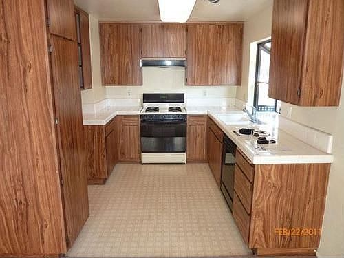 3rd image of 591 Melville Ln