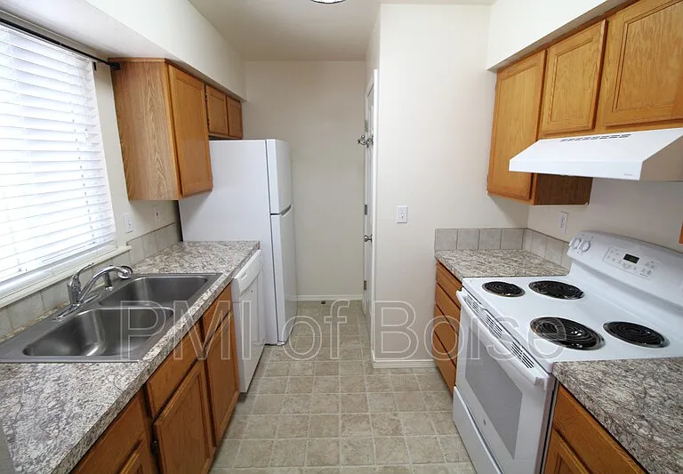 633 W Idaho Ave — Photo 5