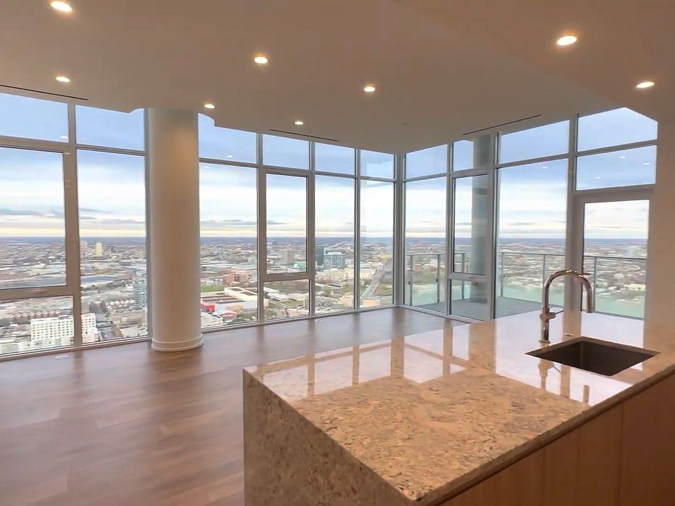 1st image of 220 W Hill St #3901