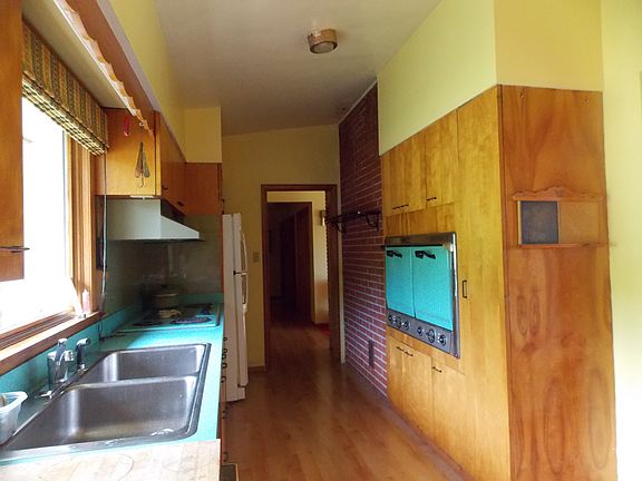 3rd image of 112 Buckland Dr