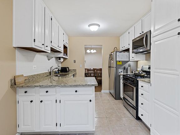 4th image of 580 Cumberland Trl APT B