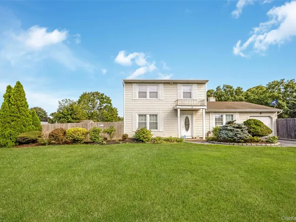 11 Shade Tree Lane, East Patchogue, NY 11772