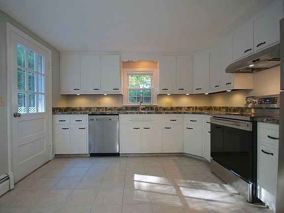 4th image of 225 Golden Hill Ave