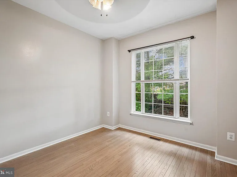 905 Royal Elm Ct — Photo 24