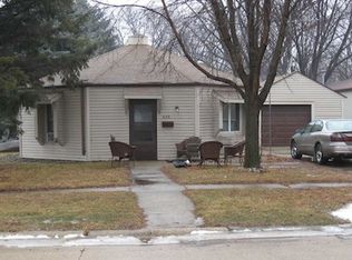 635 Park Row Ave, Sheldon, IA 51201