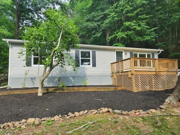1 Watergate Dr, High Bridge Boro, NJ 08829
