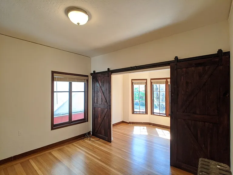2427 Hilgard Ave — Photo 12