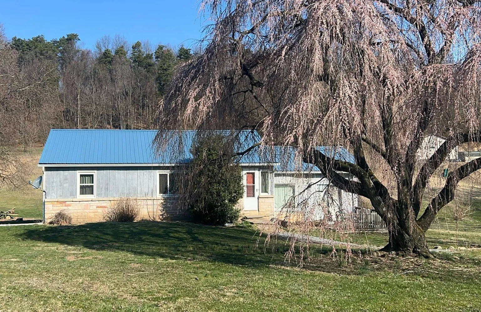 678 Pleasant Valley Rd photo 1