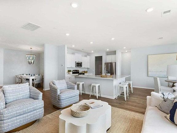 5th image of 217 Tuscan Sun St