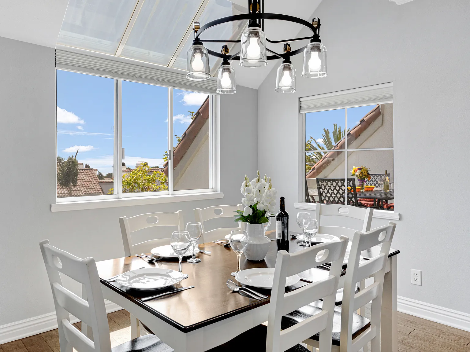 2 bed, 2.5 bath, 1740 sqft, $6,000 — Photo 4