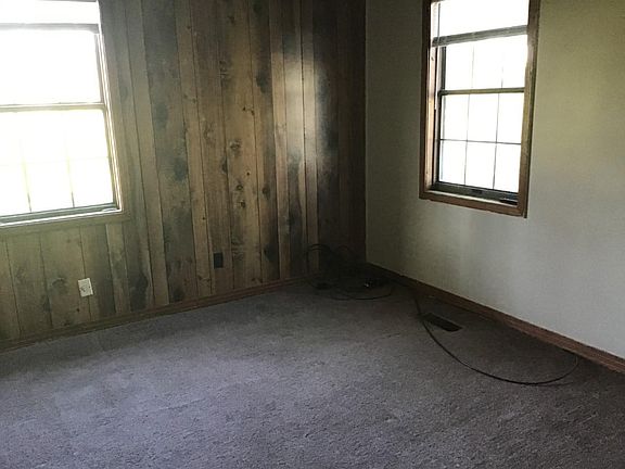 2nd image of 100 Eastlawn Dr #6