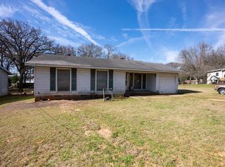 107 2nd St, Palestine, TX 75803