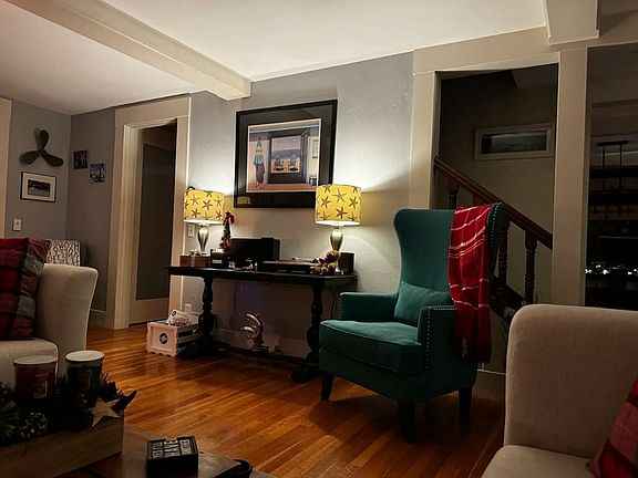 2nd image of 272 Eastford Rd
