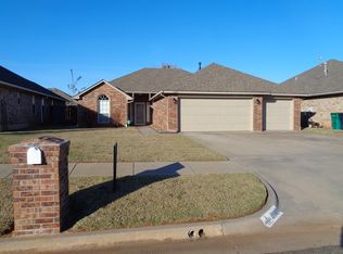 11009 SW 7th Cir, Yukon, OK 73099