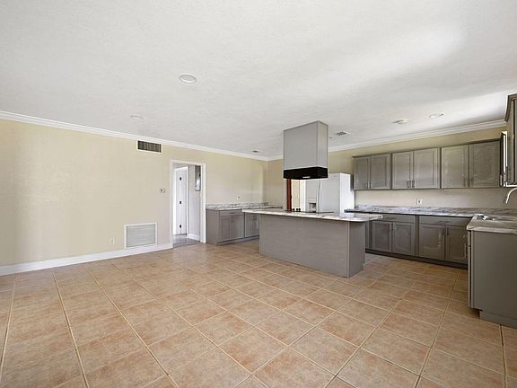 2nd image of 308 NW Avenue H Place