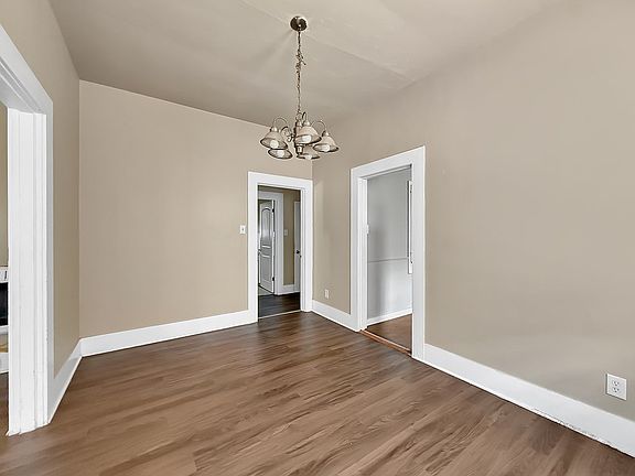 3rd image of 504 W Lacy St