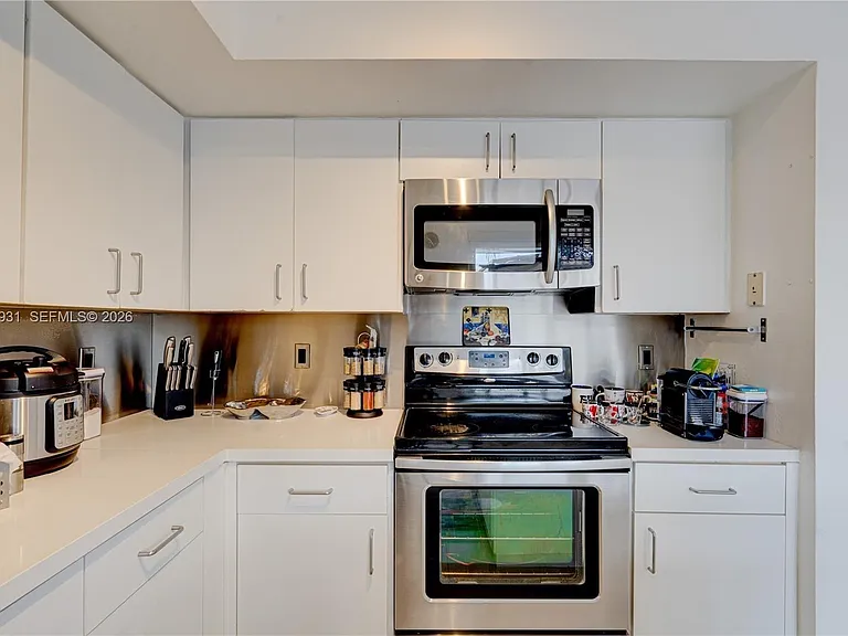 8535 SW 152nd Ave #204 — Photo 8