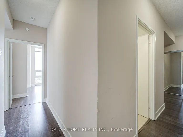30 Roehampton Ave #2902 — Photo 9