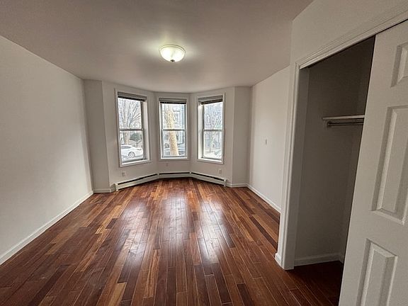 3rd image of 409 Cornelia St Floor 1