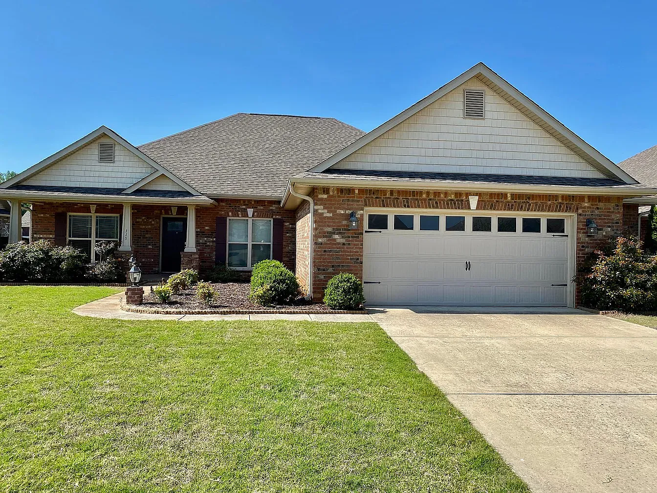 4 bed, 2447 sqft, $2,400 — Photo 1