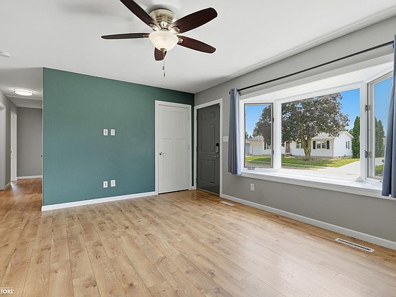 4th image of 1516 Parkway Dr