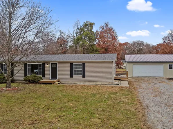 9691 N Ahlgrim St, Demotte, IN 46310