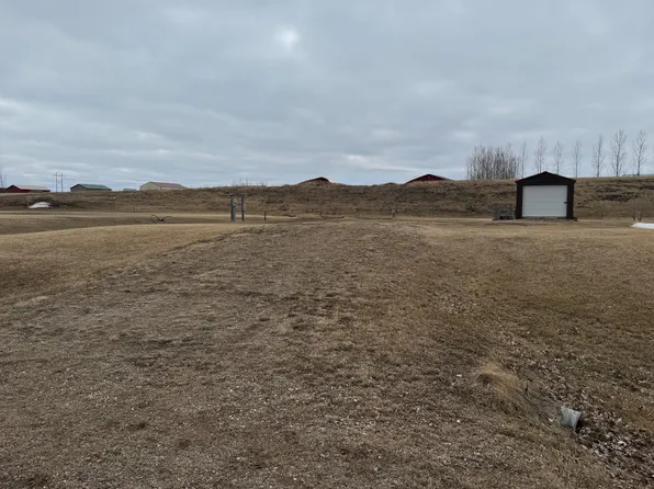 510 Valley Dr, Devils Lake, ND 58301