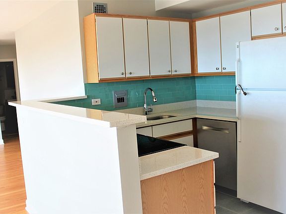 5th image of 3410 N Lake Shore Dr #18LM