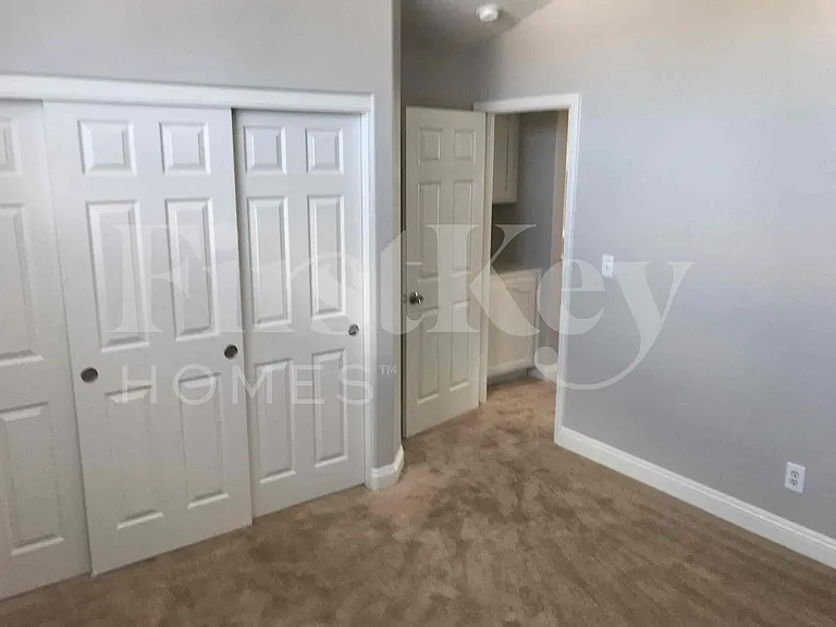 8041 Hilliard Ave — Photo 27