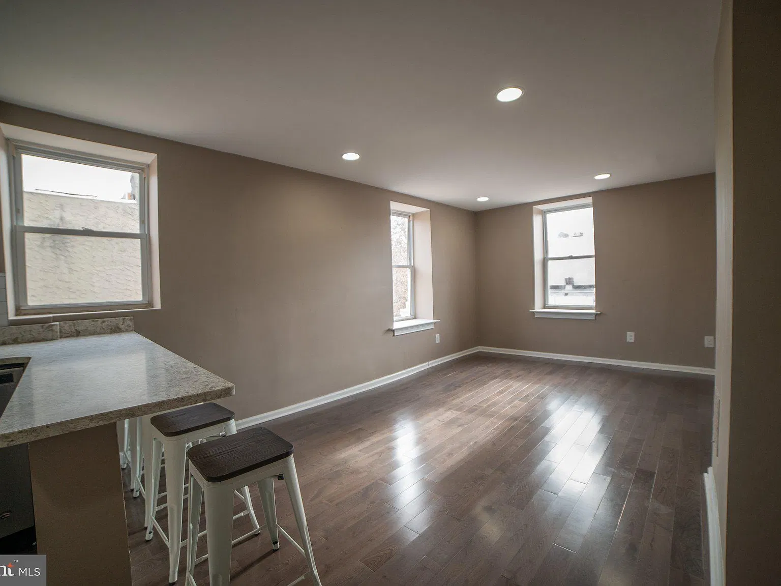 5 bed, 3.0 bath, 2283 sqft, $3,125 — Photo 3