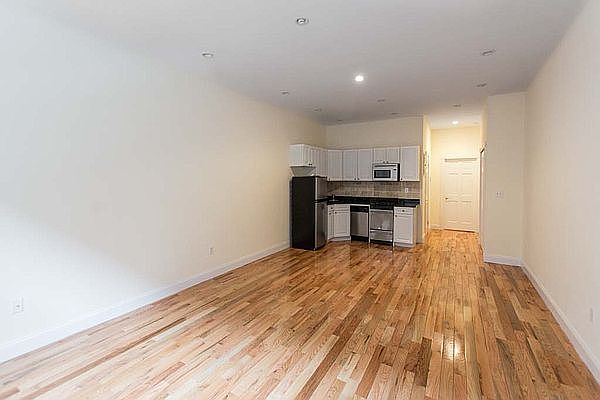 2nd image of 506 E 88th St APT 1F