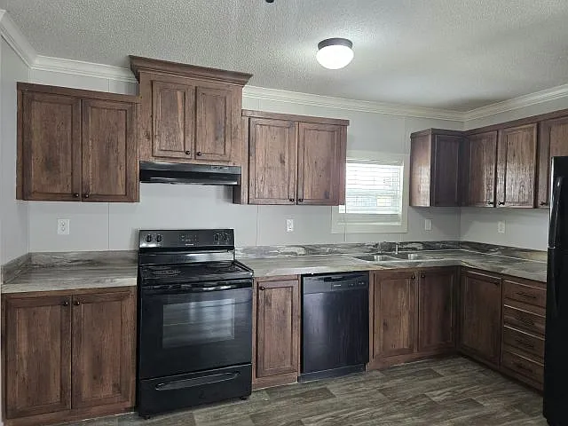 3 bed, 2.0 bath, 1144 sqft, $2,120 — Photo 2