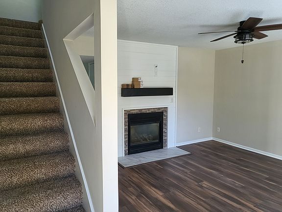 3rd image of 832 Connecticut St