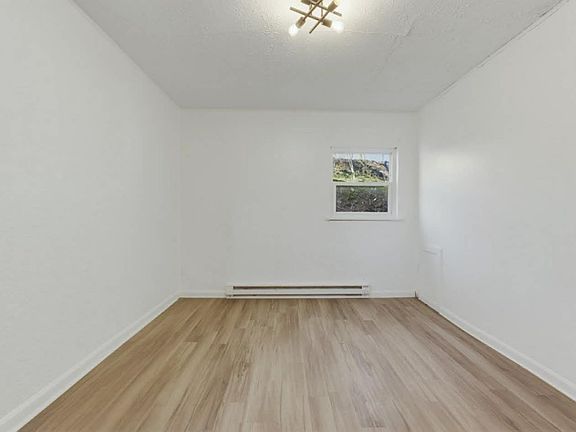 4th image of 109 1/2 Fairlawn Ave