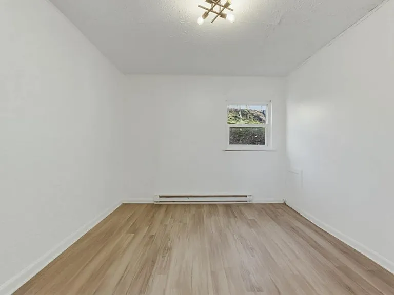 109 1/2 Fairlawn Ave — Photo 4