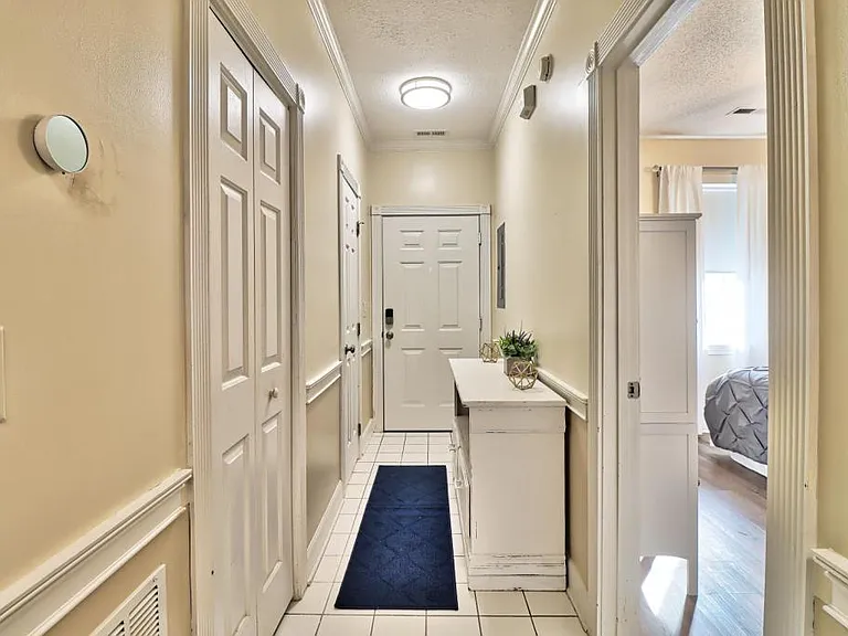 698 Riverwalk Dr — Photo 2