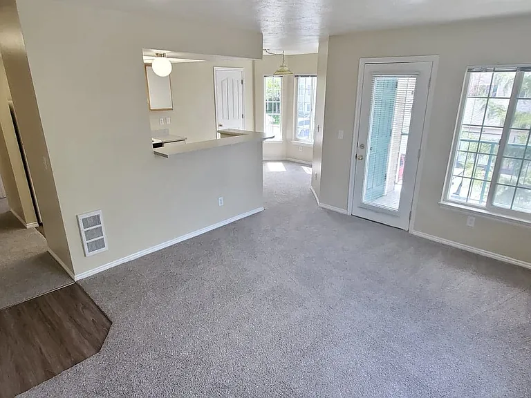 Parkwood Pointe Apartments — Photo 53