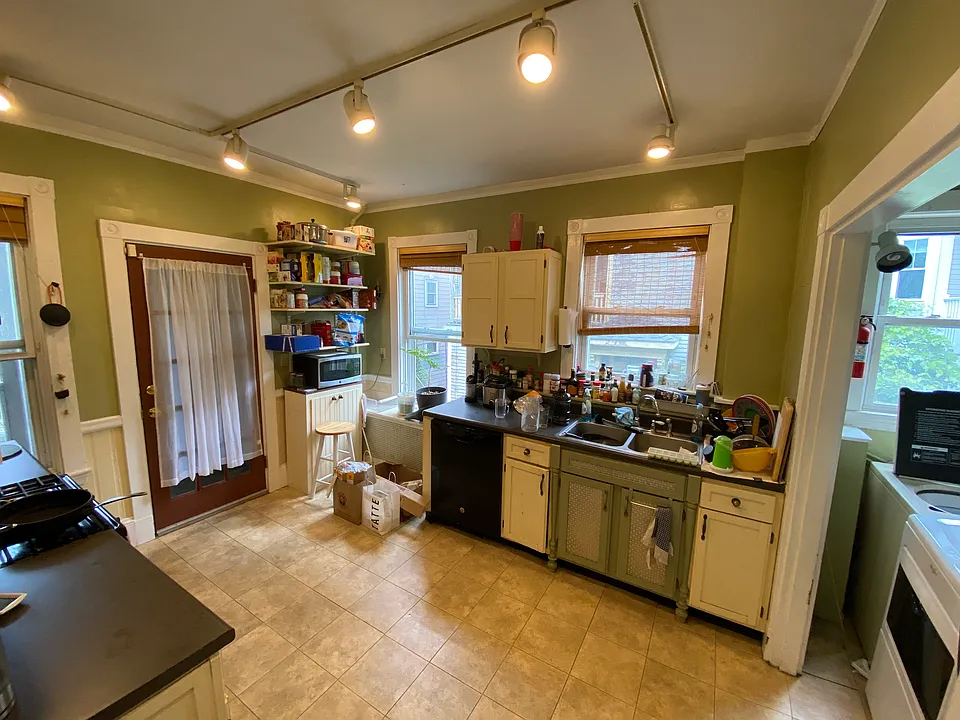 12-14 Oswald St #2