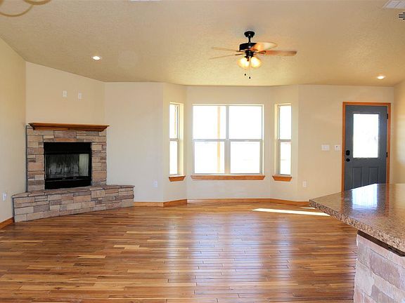 3rd image of 438 Curry Ave #10