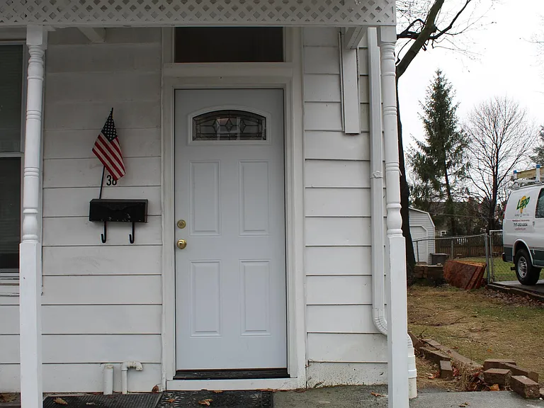 38 E High St — Photo 2