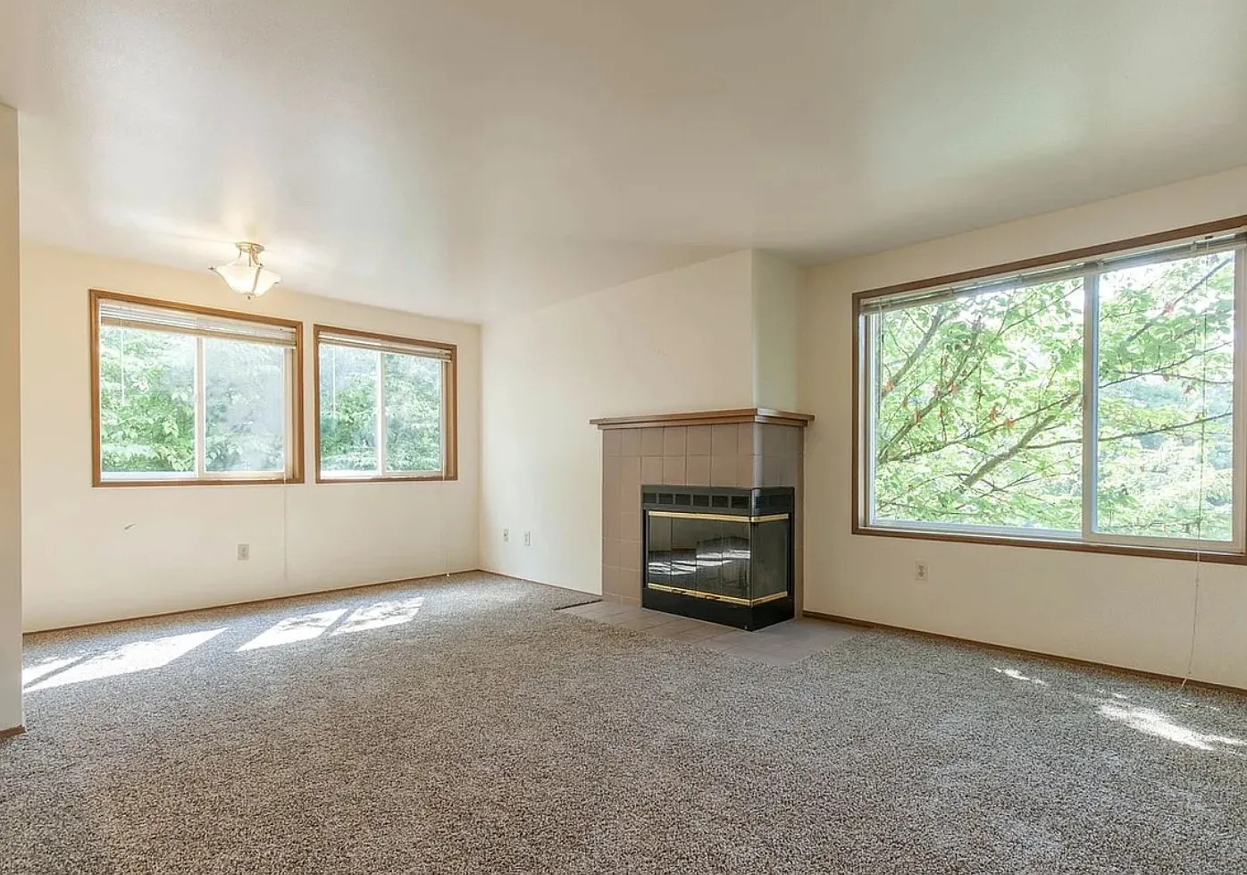 4747 Sand Point Way NE — Photo 3