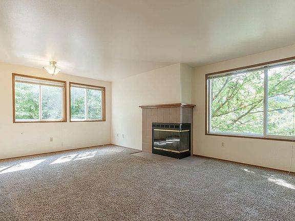 3rd image of 4747 Sand Point Way NE APT 101
